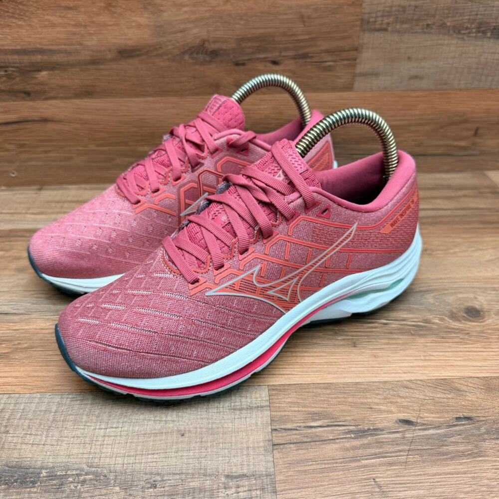 Mizuno Wave Inspire 18 Women's size 7 Running Shoe pink